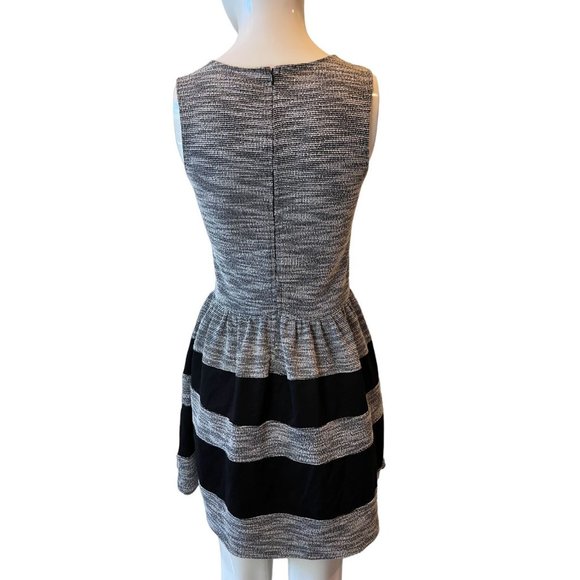 Love...Ady Womens Striped Tulip Fit & Flare Mini Dress Back Zip Gray Black SZ L - Picture 2 of 7